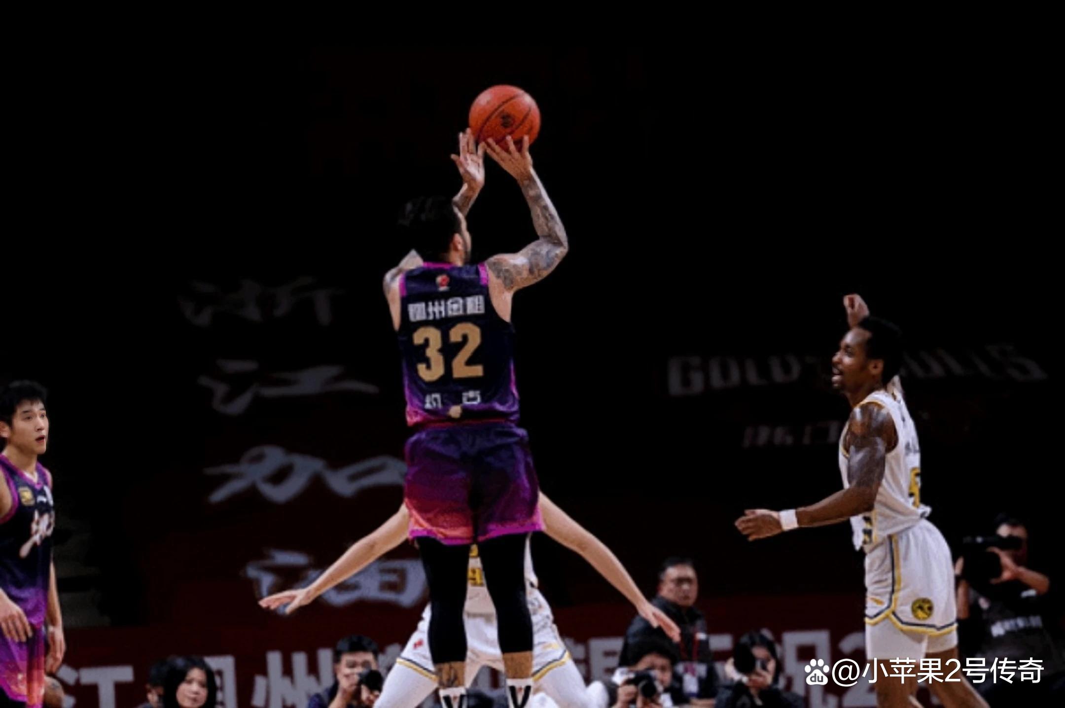 包含四川男篮客场大胜浙江队缩小分差的词条